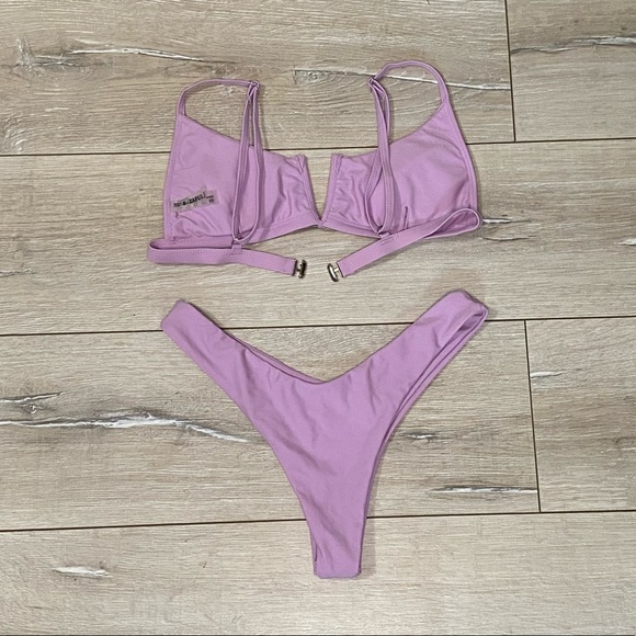Lilac v-cut bikini with cheeky bottoms - Picture 2 of 2